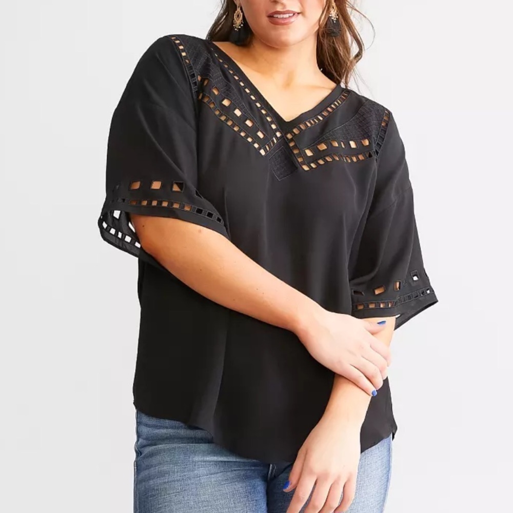 Buckle Black Women’s Black V-Neck Embroidered Cut-Out Wide Sleeve‎ Top Medium
